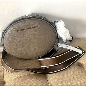 Marc Jacobs Rewind Oval Crossbody purse handbag